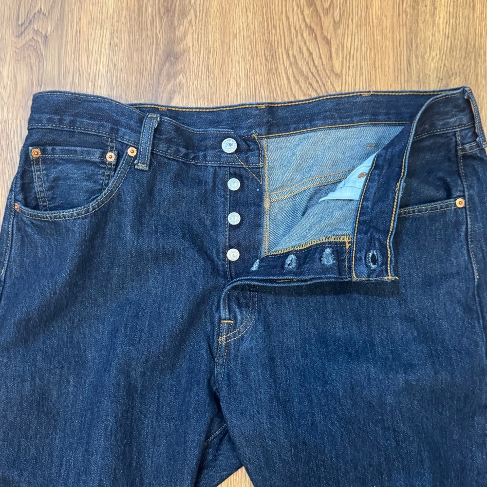 Levis 501 Original Fit Mens Dark Wash Indigo Button Fly Jeans 38x30 00501-0115 - Picture 6 of 6